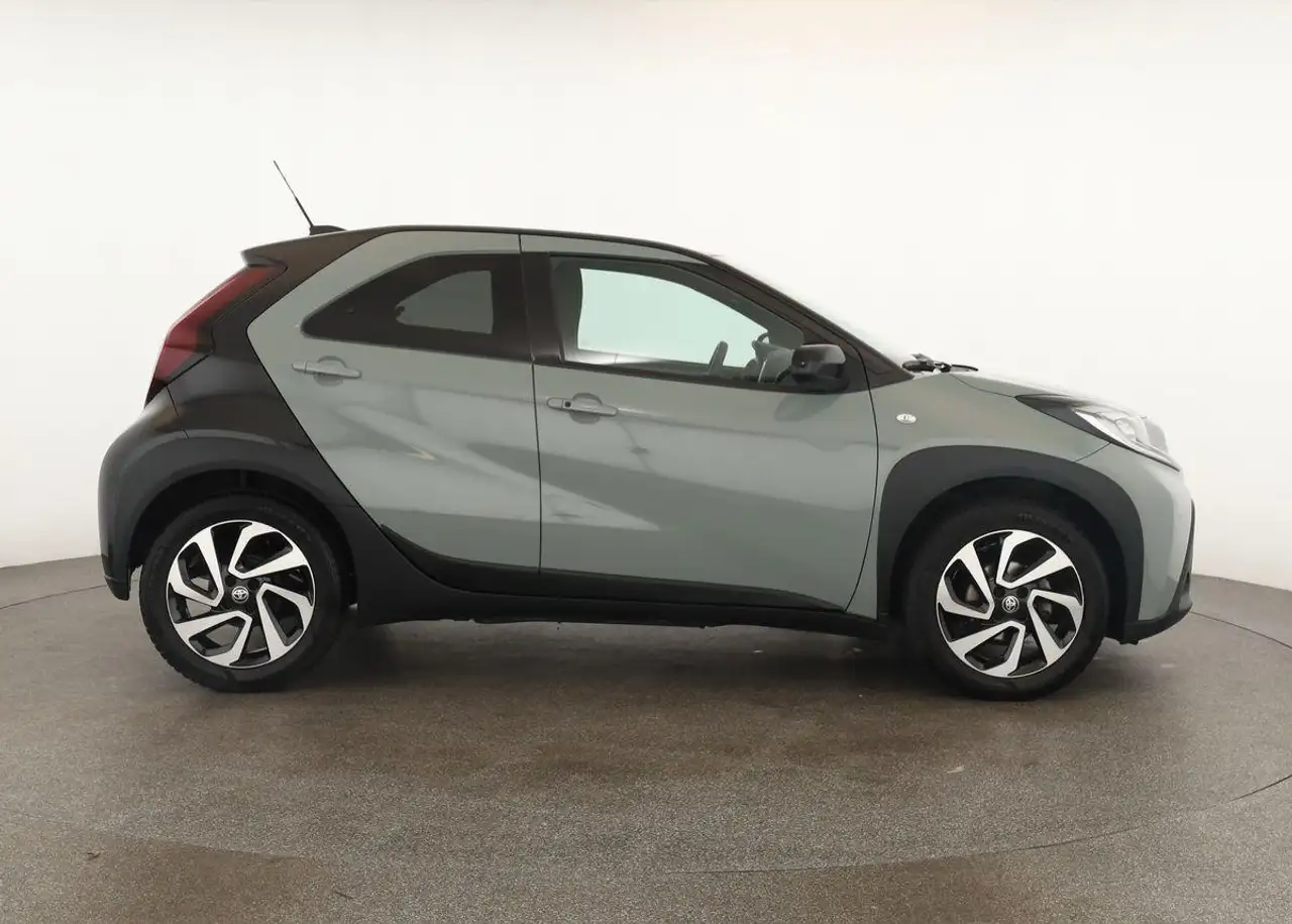 Toyota Aygo X CVT Team D LED App SHZ ACC Keyless Kam 17 — Galerie du véhicule 4