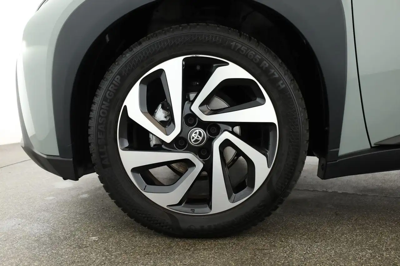 Toyota Aygo X CVT Team D LED App SHZ ACC Keyless Kam 17 — Galerie du véhicule 7