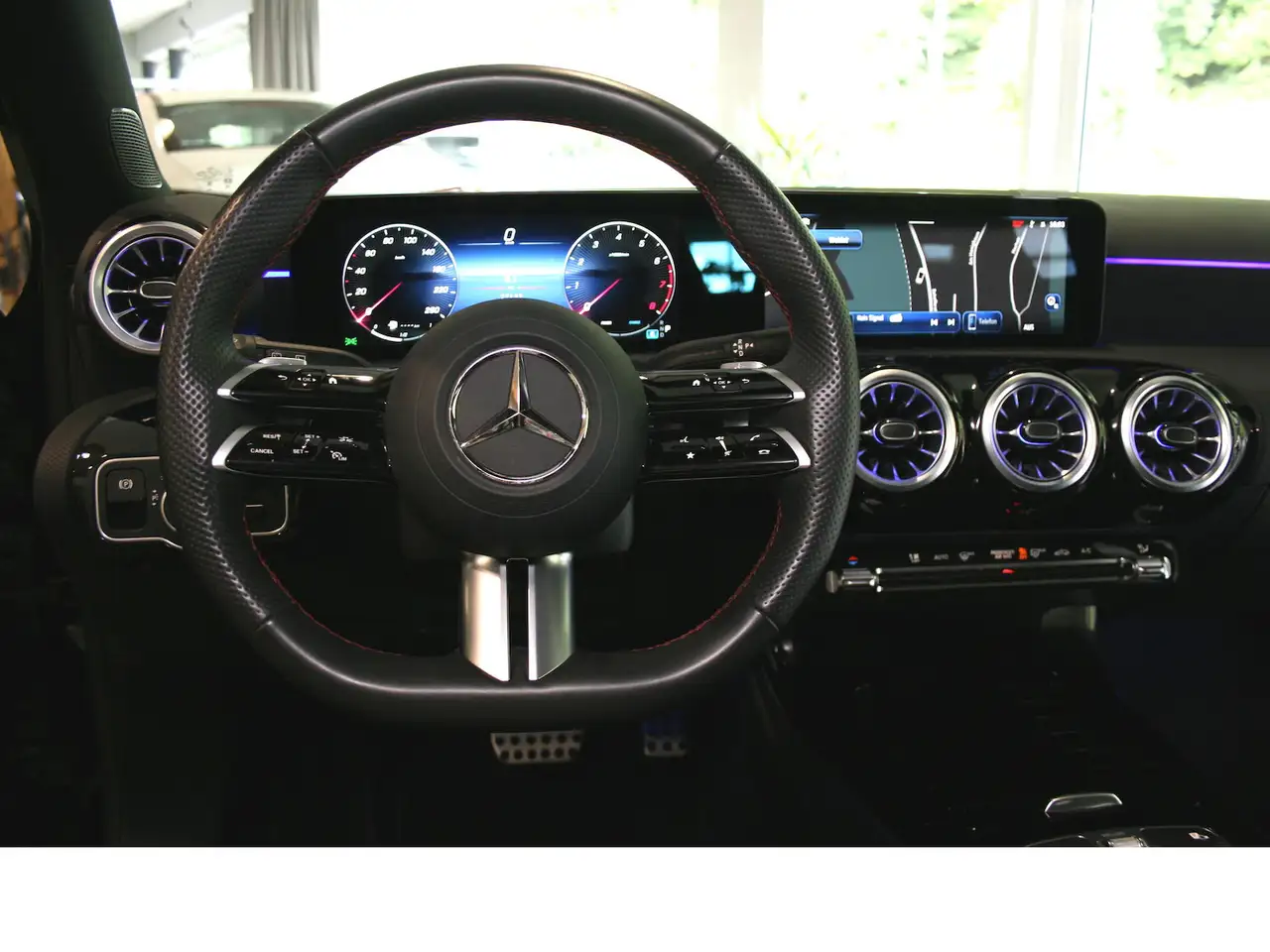 Mercedes-Benz A 180 AMG Advanced Plus *MBUX*Ambiente.*Winterpaket* — معرض صور السيارة 11
