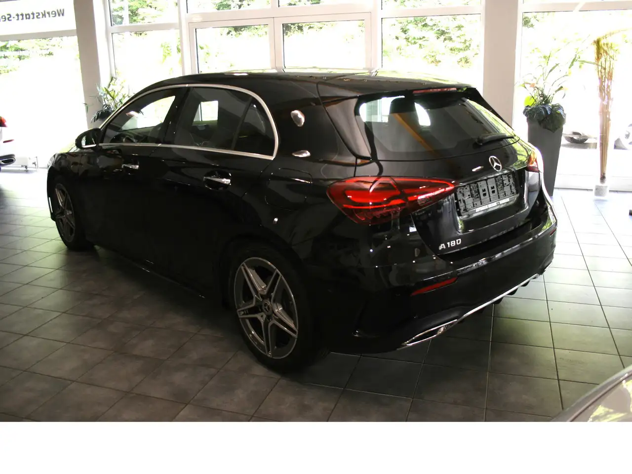 Mercedes-Benz A 180 AMG Advanced Plus *MBUX*Ambiente.*Winterpaket* — معرض صور السيارة 9