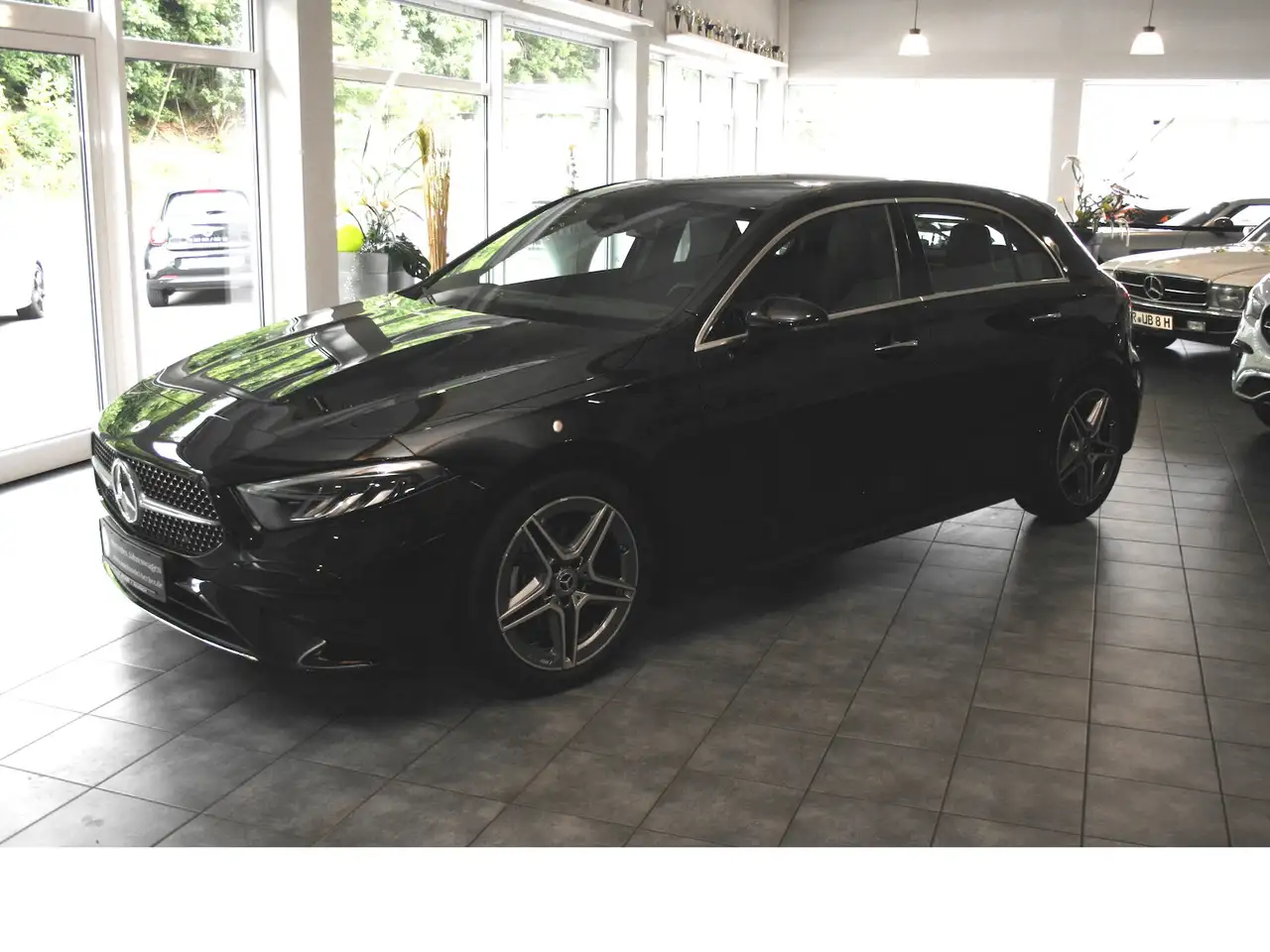 Mercedes-Benz A 180 AMG Advanced Plus *MBUX*Ambiente.*Winterpaket* — معرض صور السيارة 12