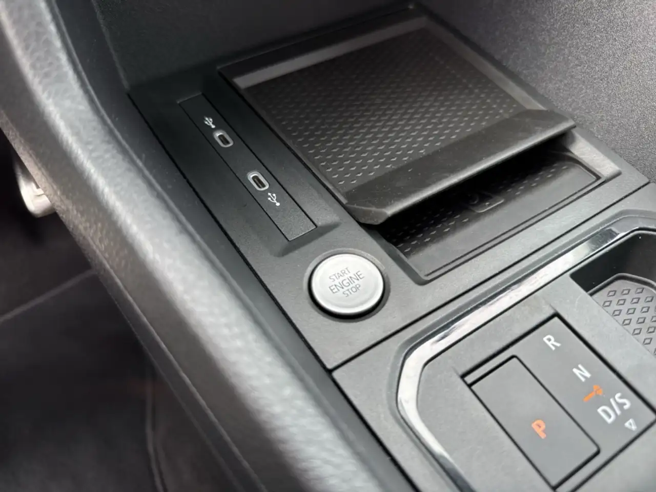 Volkswagen Caddy 1.5 TSI DSG Dark Label StandHZG Navi LED ACC Apple — Galerie du véhicule 23