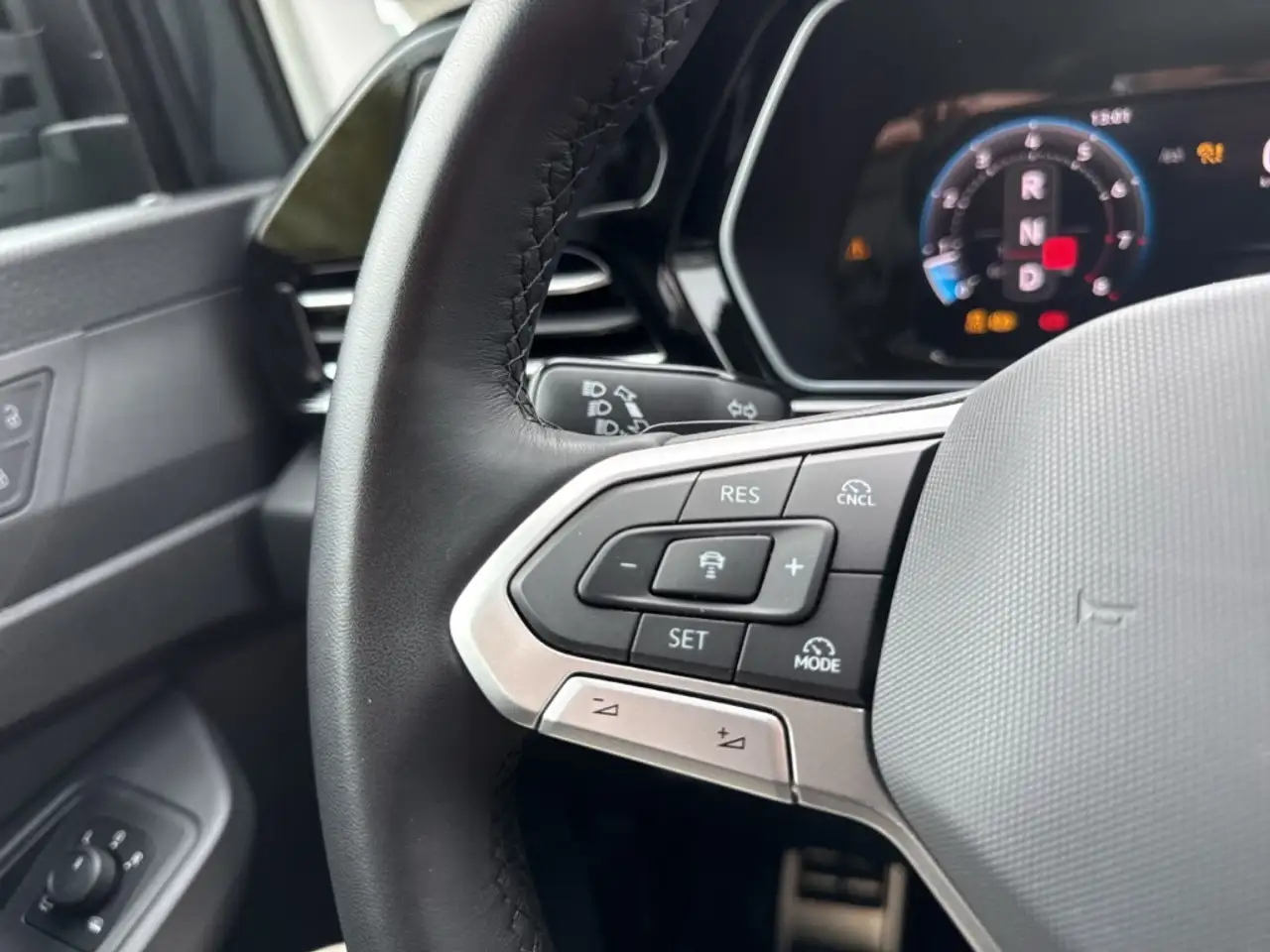 Volkswagen Caddy 1.5 TSI DSG Dark Label StandHZG Navi LED ACC Apple — Galerie du véhicule 12