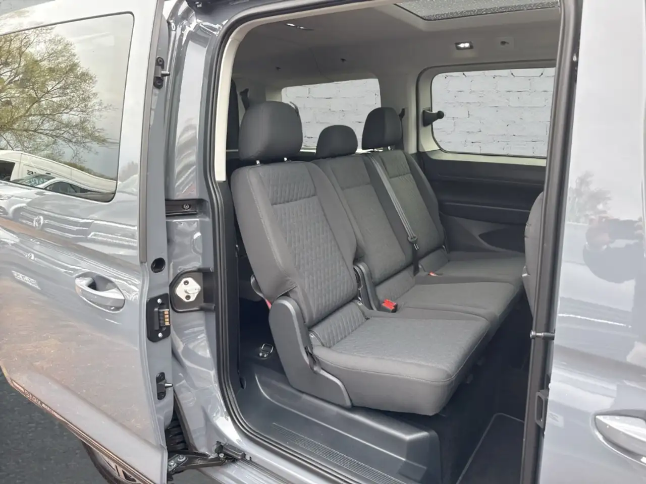 Volkswagen Caddy 1.5 TSI DSG Dark Label StandHZG Navi LED ACC Apple — Galerie du véhicule 11
