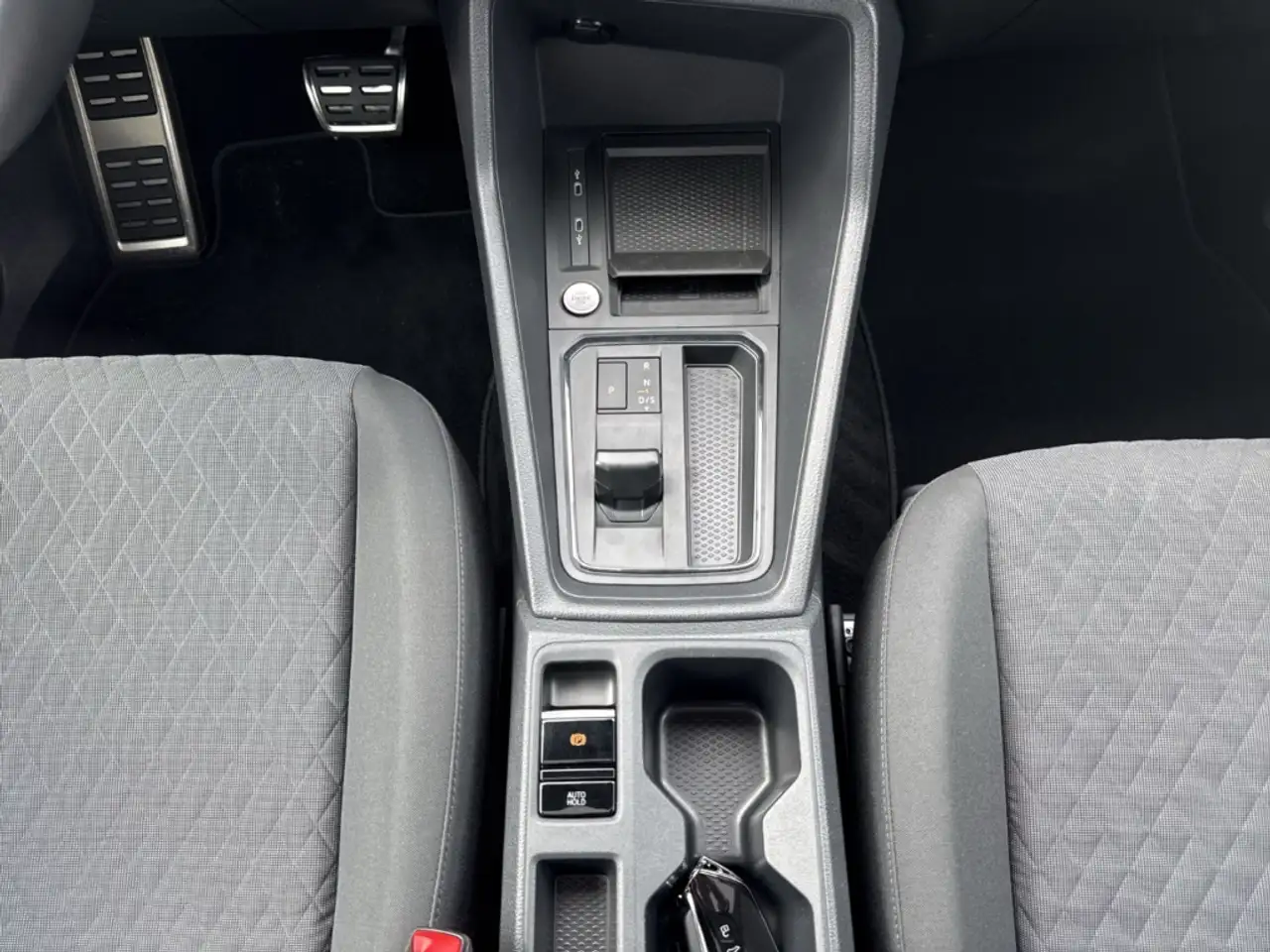 Volkswagen Caddy 1.5 TSI DSG Dark Label StandHZG Navi LED ACC Apple — Galerie du véhicule 27