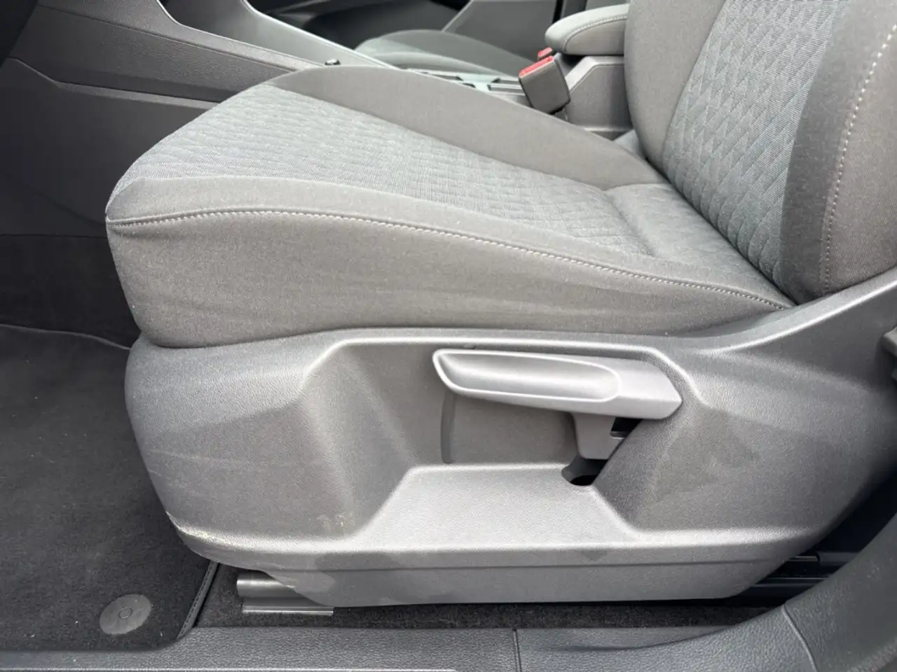 Volkswagen Caddy 1.5 TSI DSG Dark Label StandHZG Navi LED ACC Apple — Galerie du véhicule 20