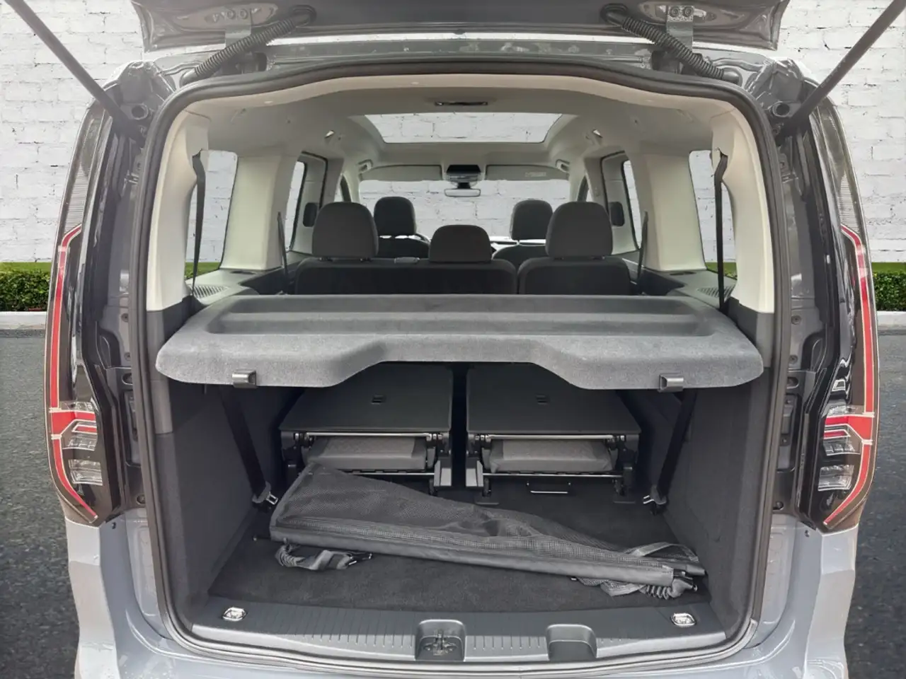 Volkswagen Caddy 1.5 TSI DSG Dark Label StandHZG Navi LED ACC Apple — Galerie du véhicule 16