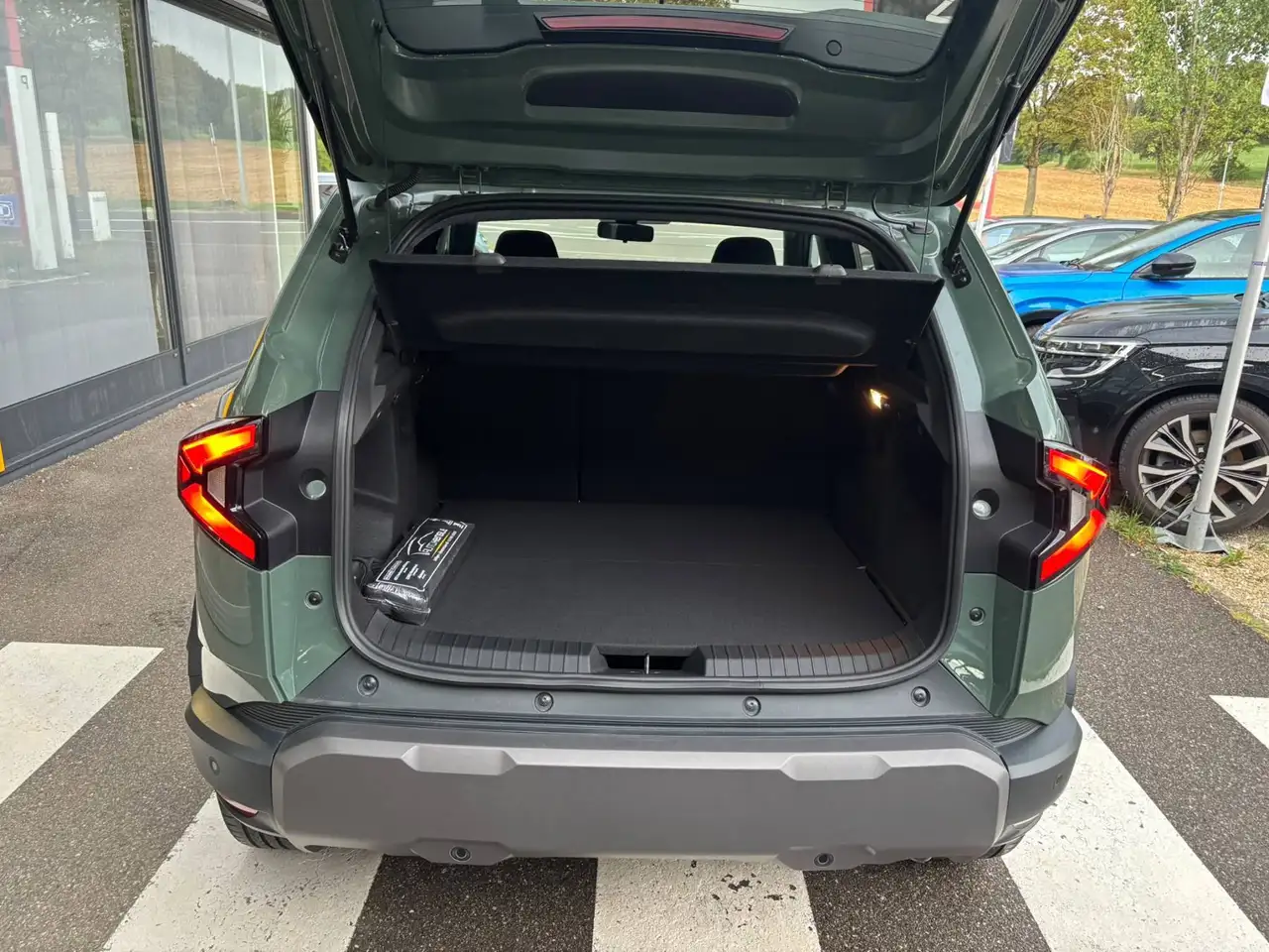 Dacia Duster III 1.6 E-TECH Hybr. 140 Journey 5-Jahre Garantie — معرض صور السيارة 7