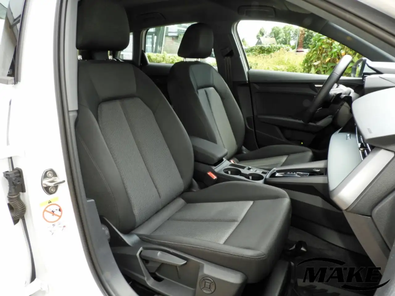 Audi A3 Sportback s-line 35 TFSI s-tronic LED NAV ALU — معرض صور السيارة 11