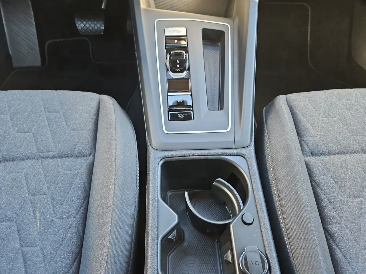 Volkswagen Golf 1,5 eTSI DSG Life Navi — Galería del vehículo 15