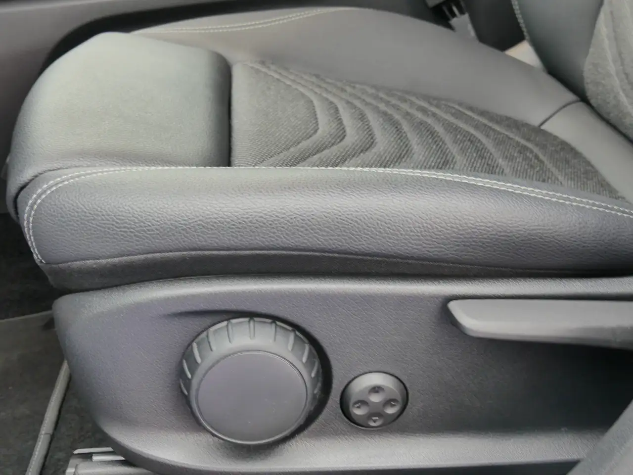 Mercedes-Benz B 180 B 180 Progressive +LED-Scheinw+Parktronic+MBUX++ — Galería del vehículo 17