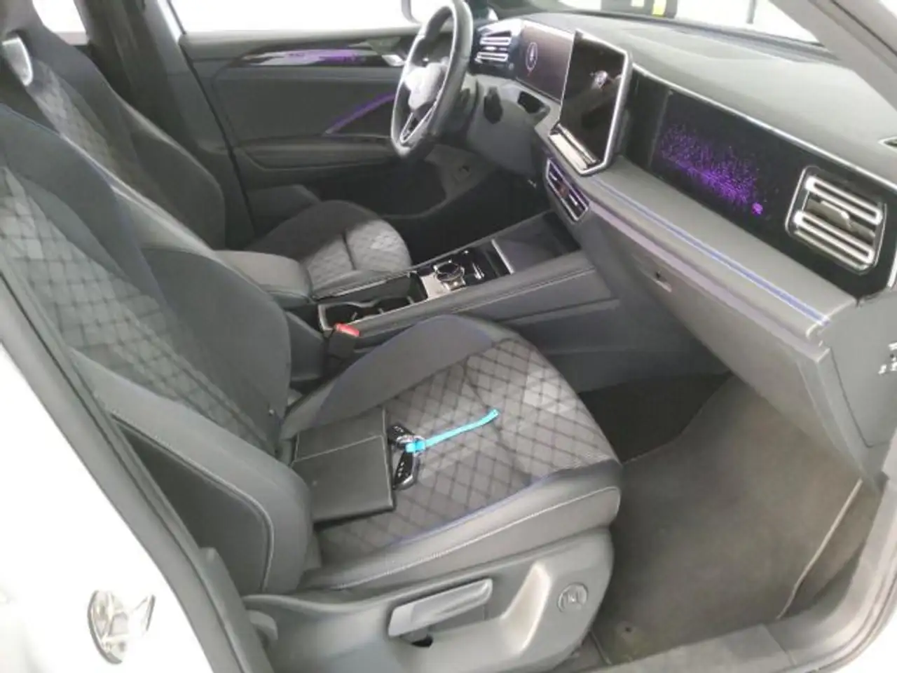 Volkswagen Tiguan 1.5 eTSI DSG R-LINE AHK KAMERA SITZHZG LE — معرض صور السيارة 4