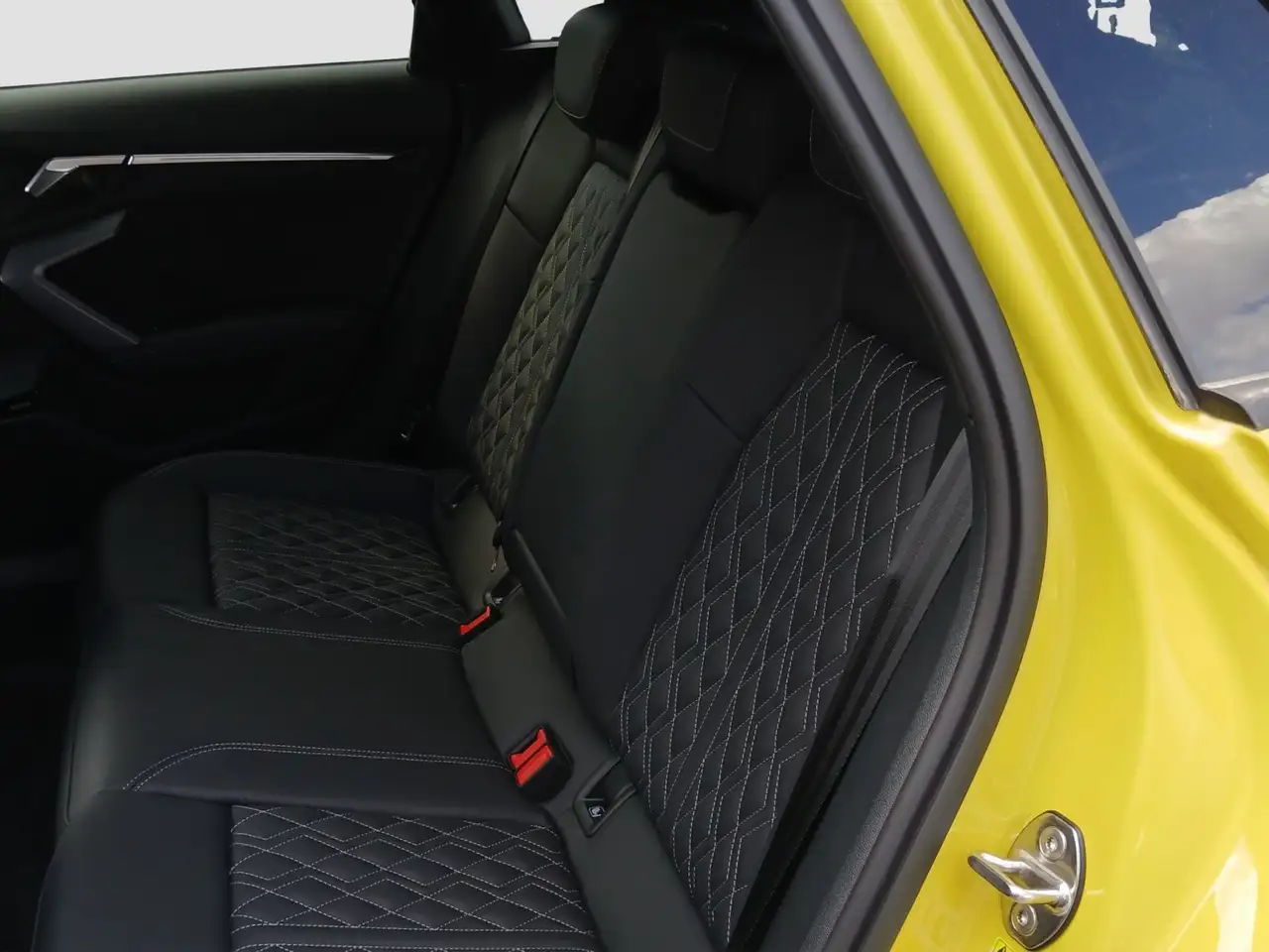 Audi A3 35 TFSI S tronic HuD Matrix Navi SO — Vehicle gallery 12