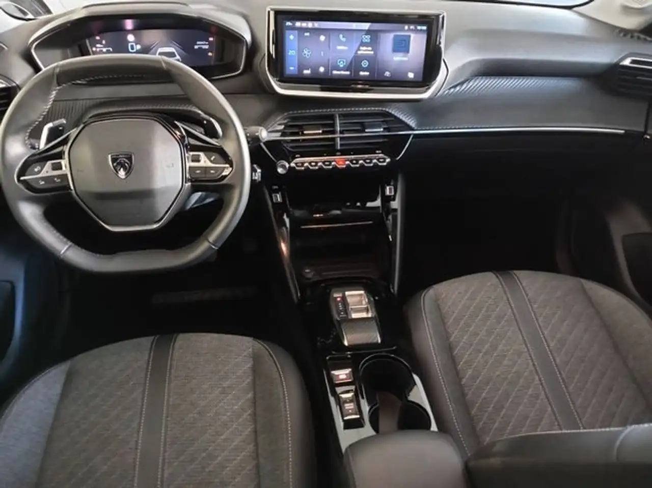 Peugeot 208 1.2 Hybrid Allure e-DCS6 100 — Galerie du véhicule 8