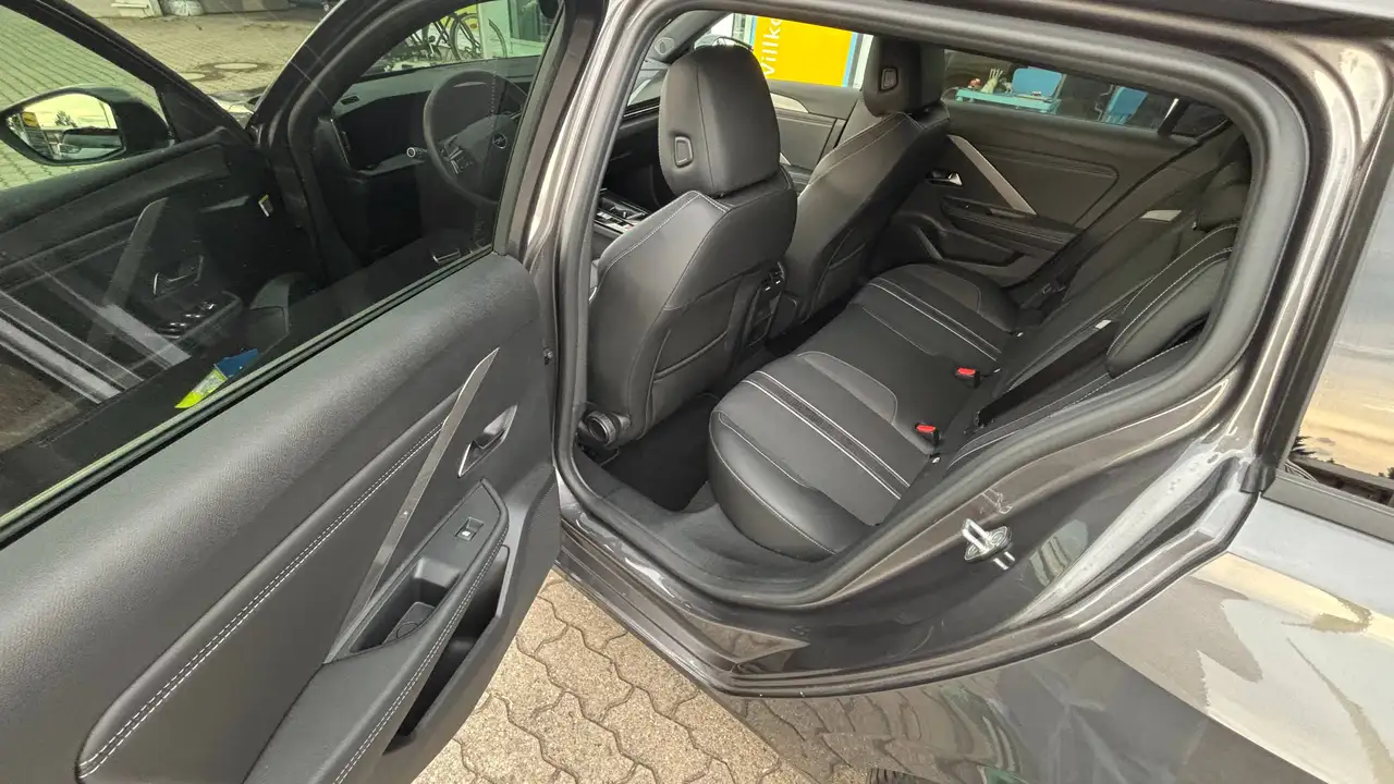 Opel Astra GS — Galerie du véhicule 16