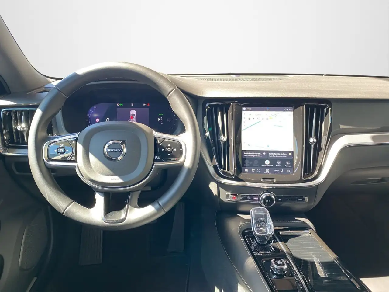 Volvo V60 Kombi T8 Twin Engine PHEV Plus Dark Recharge — معرض صور السيارة 8