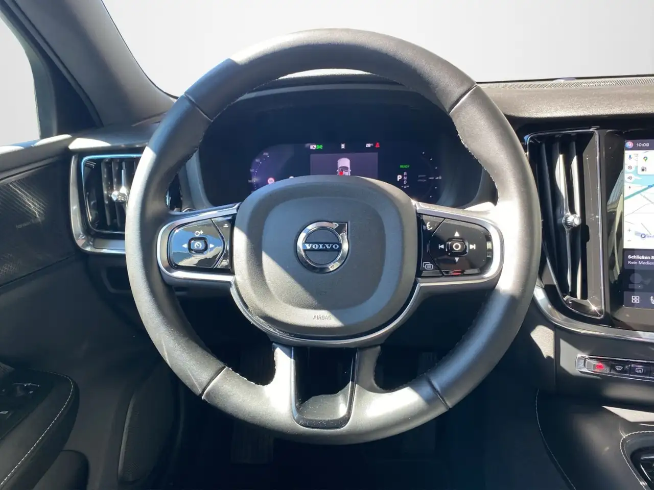 Volvo V60 Kombi T8 Twin Engine PHEV Plus Dark Recharge — معرض صور السيارة 10