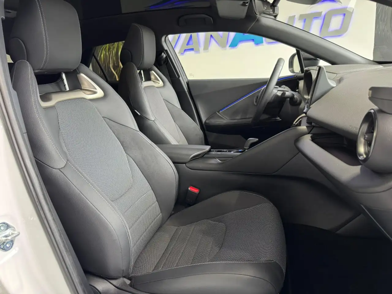 Toyota C-HR 220PH Premiere Edition — Vehicle gallery 18