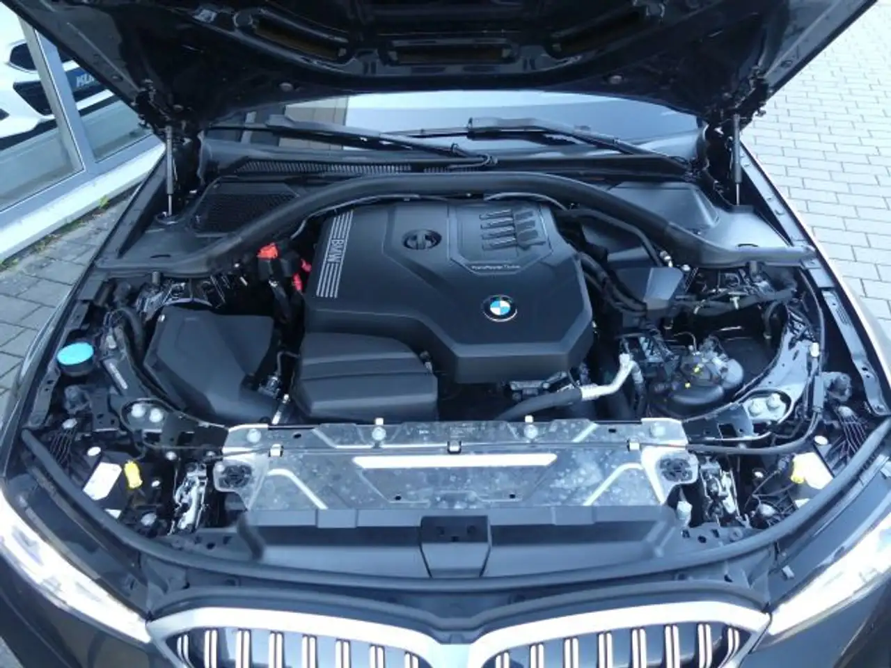 BMW 320 i Tour M Sportp. AHK°ACC°-HIFI°AdLED°M18Z. — Galería del vehículo 6