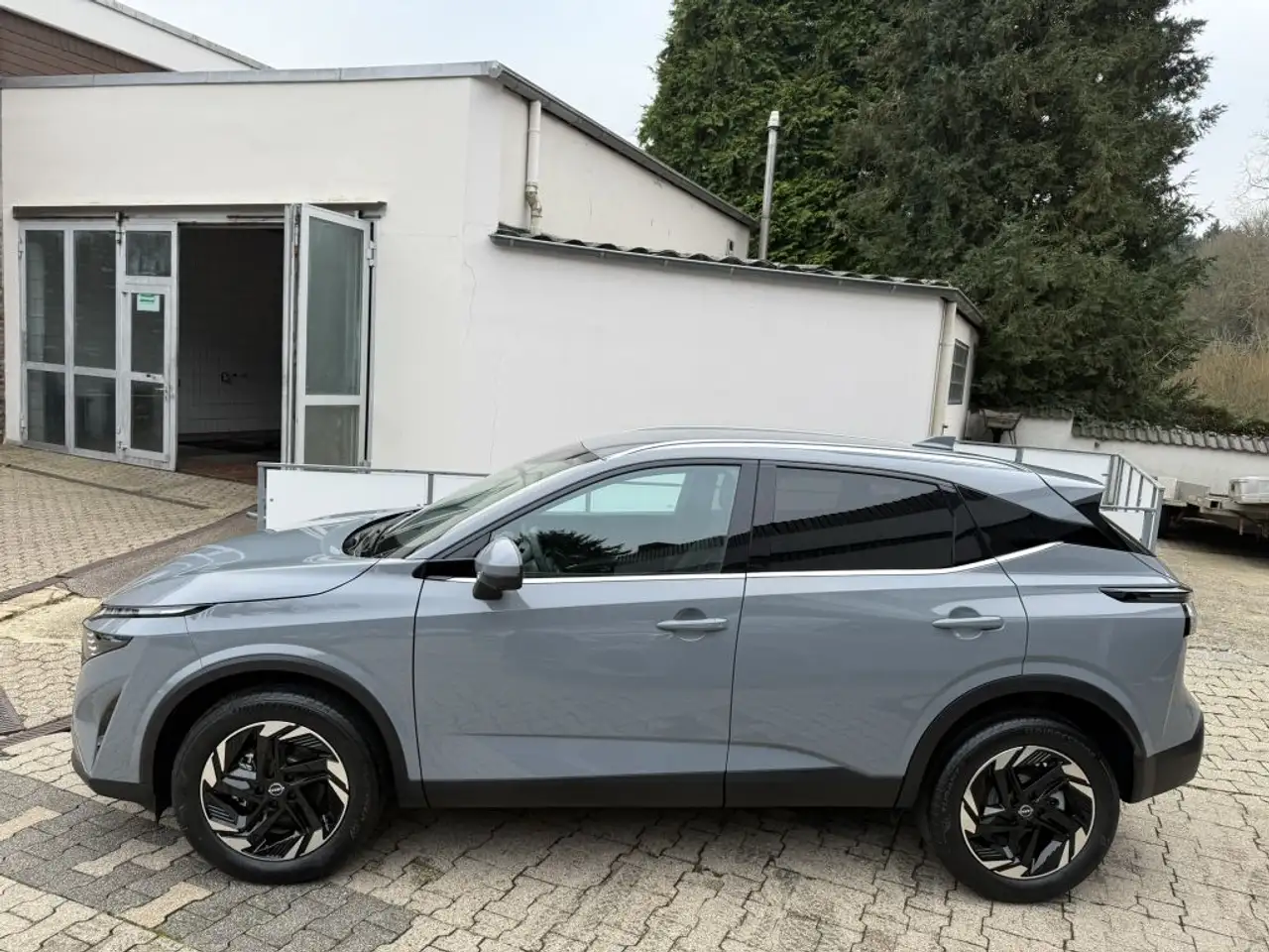 Nissan Qashqai 1.3 DIG-T MHEV Xtronic N-Connecta — Vehicle gallery 3