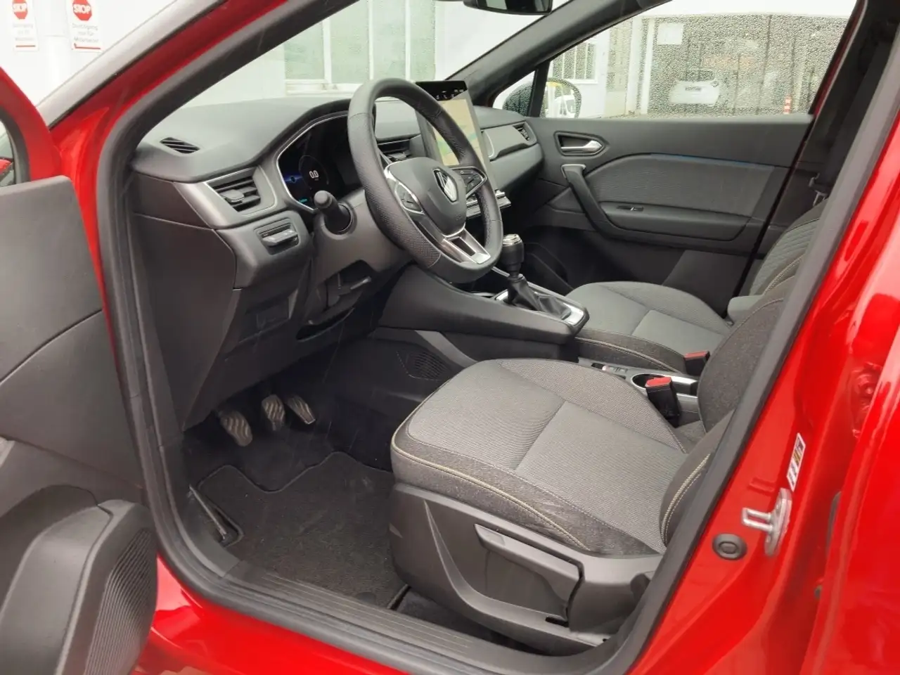 Renault Captur II Techno 1.3 TCe 140 Mild-Hybrid — معرض صور السيارة 8