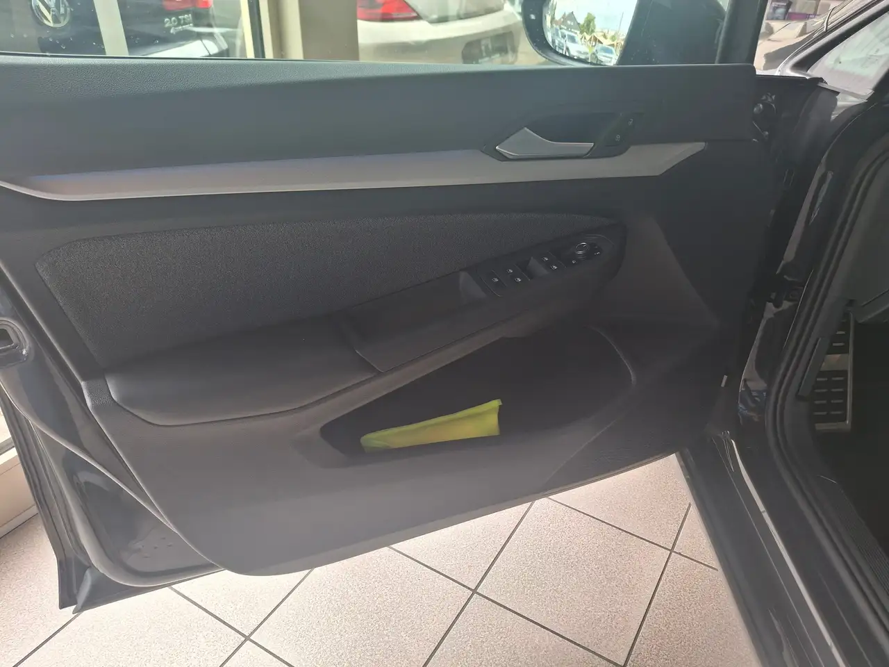 Volkswagen Golf Golf VIII 1.0 TSI OPF Move — Vehicle gallery 9