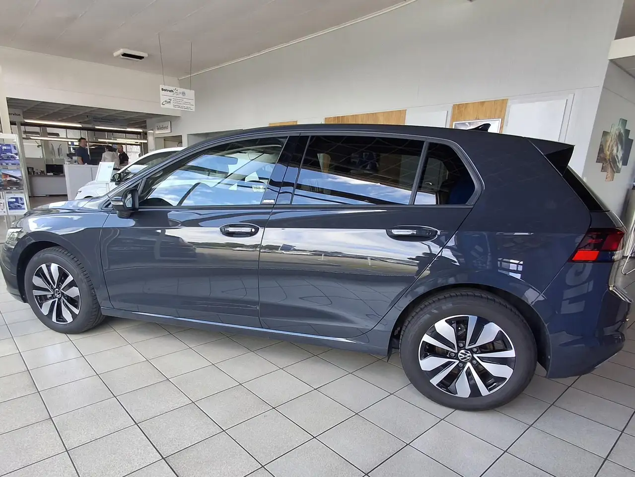 Volkswagen Golf Golf VIII 1.0 TSI OPF Move — Vehicle gallery 4