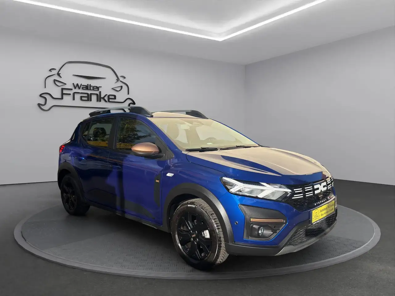 Dacia Sandero Stepway Extreme TCe 110 SHZ Navi Kamera wenig KM Wartung neu! — Vehicle gallery 8