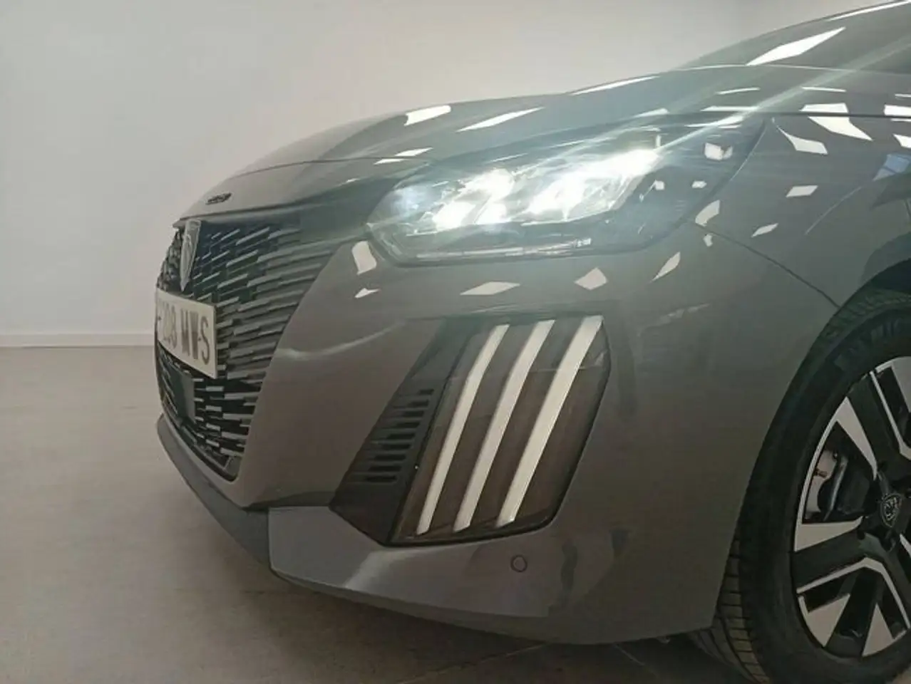Peugeot 208 1.2 Puretech S&S Allure 100 — Vehicle gallery 22