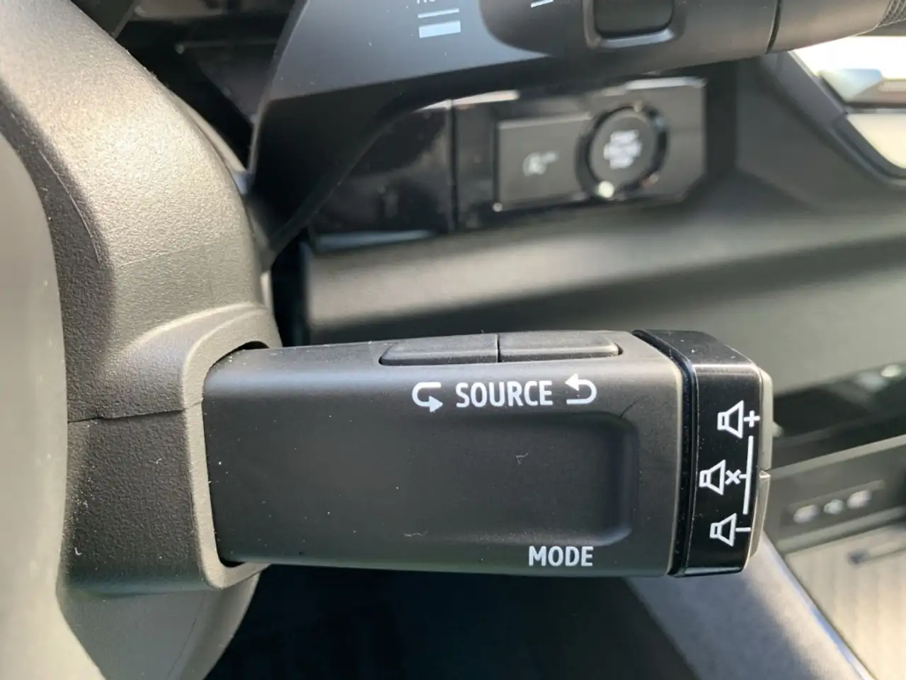 Renault Austral EVOLUTION MILD HYBRID 160 EDC Evolution NAV+KLIMA — Galerie du véhicule 29