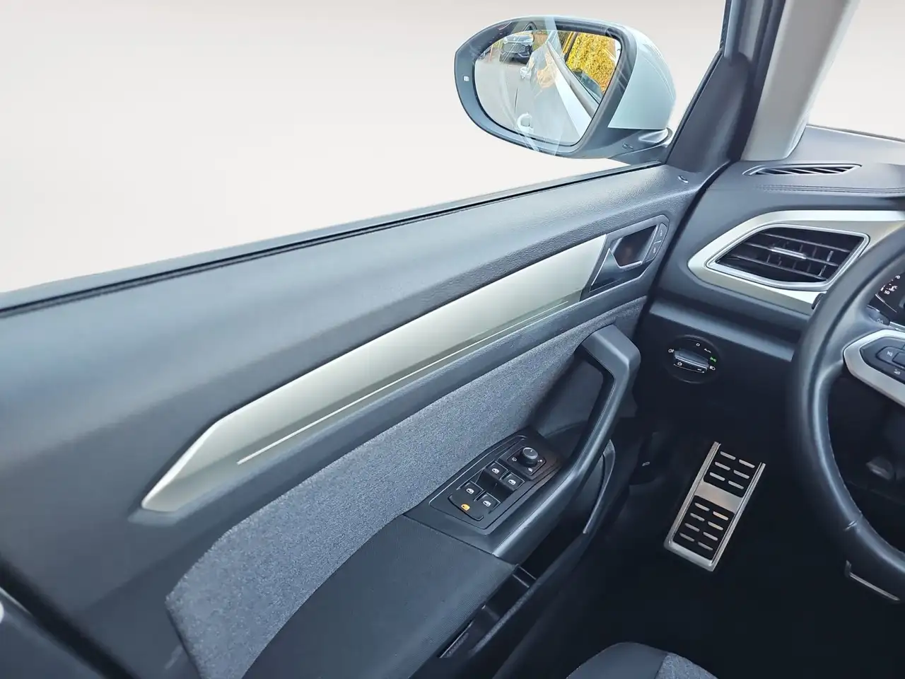 Volkswagen T-Roc 1.5 TSI DSG Move AHK LED PDC KAM APP Connect — Galerie du véhicule 15