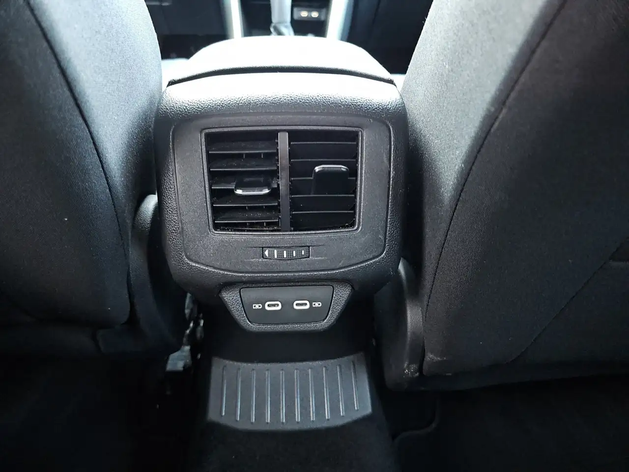 Volkswagen T-Roc 1.5 TSI DSG Move AHK LED PDC KAM APP Connect — Galerie du véhicule 17