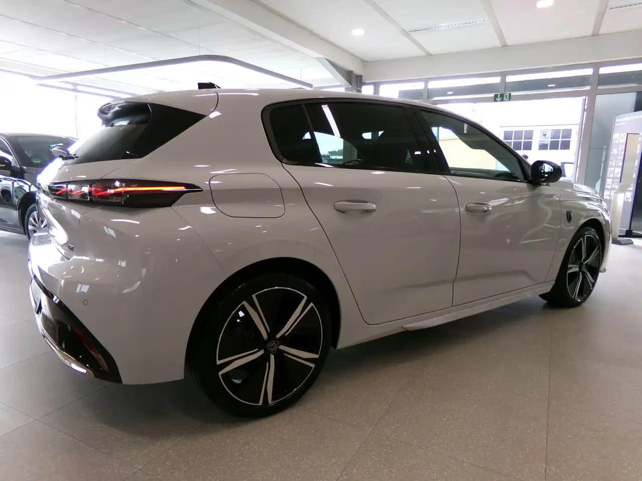 Peugeot 308 1.2 PureTech 130 GT ACC+Alcantara+LED+Navi — Galería del vehículo 10