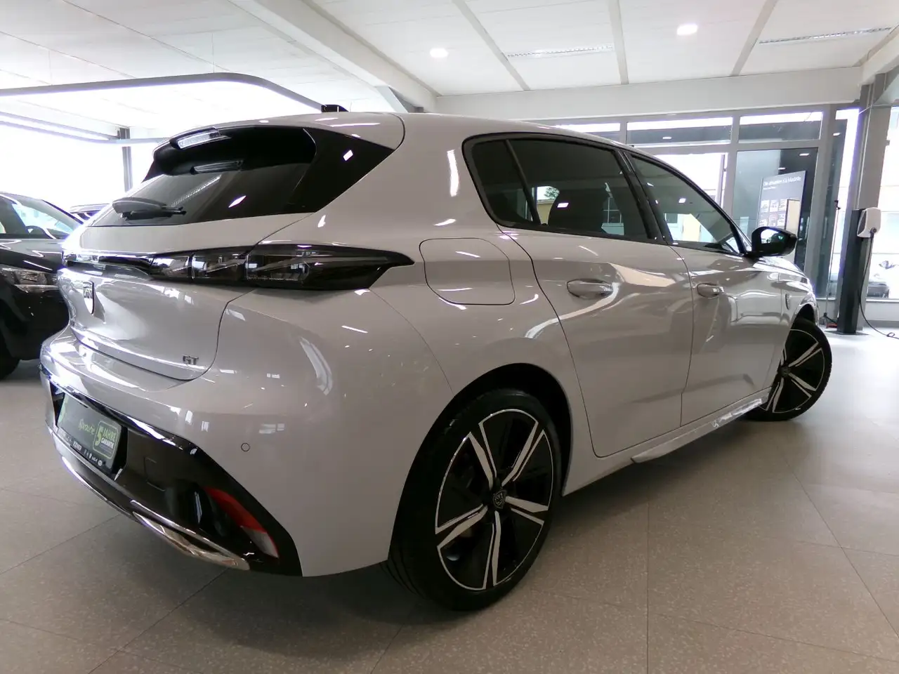 Peugeot 308 1.2 PureTech 130 GT ACC+Alcantara+LED+Navi — Galería del vehículo 3