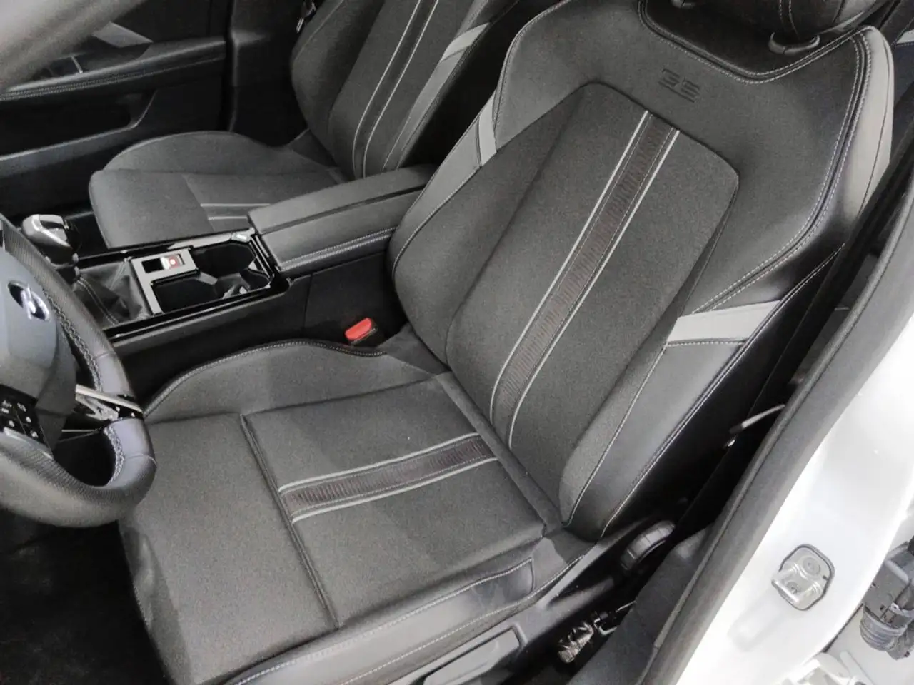 Opel Astra 1.2T XHT S/S GS 130 — Galería del vehículo 21