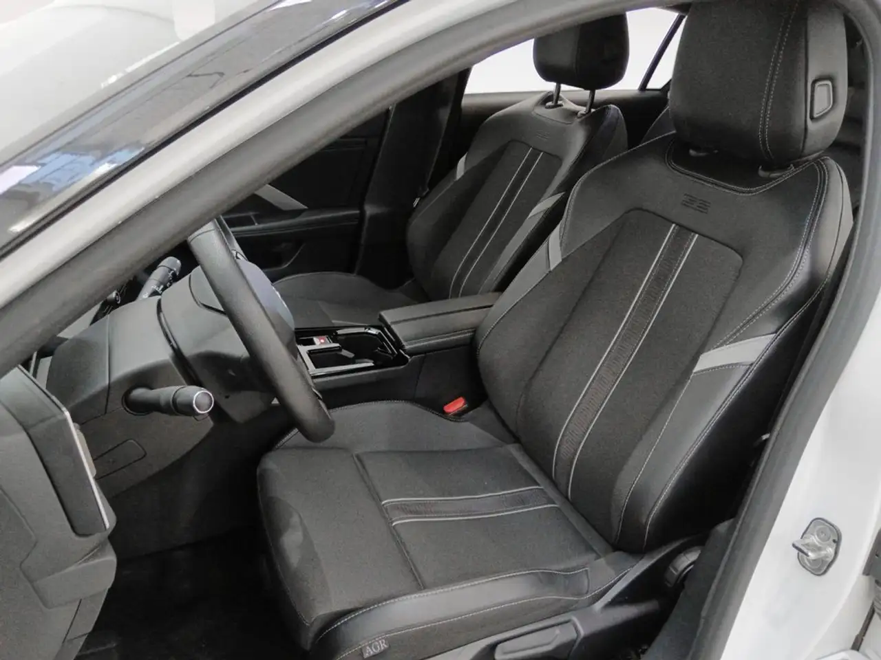 Opel Astra 1.2T XHT S/S GS 130 — Galería del vehículo 10
