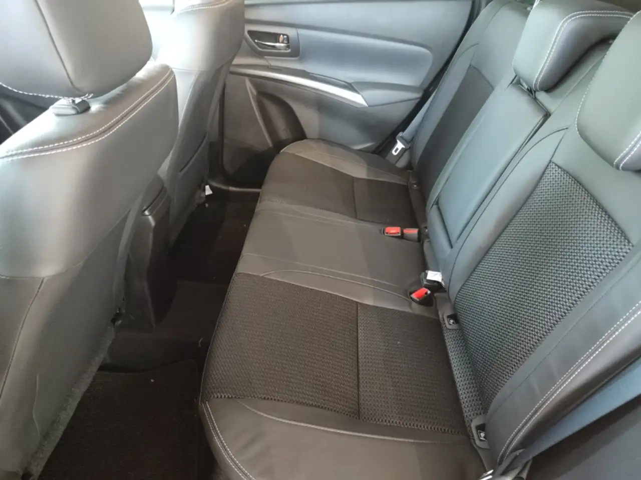 Suzuki SX4 S-Cross AWD Comfort+ ALLGRIP Comfort Navi Autom RFK 360° S — Galería del vehículo 12