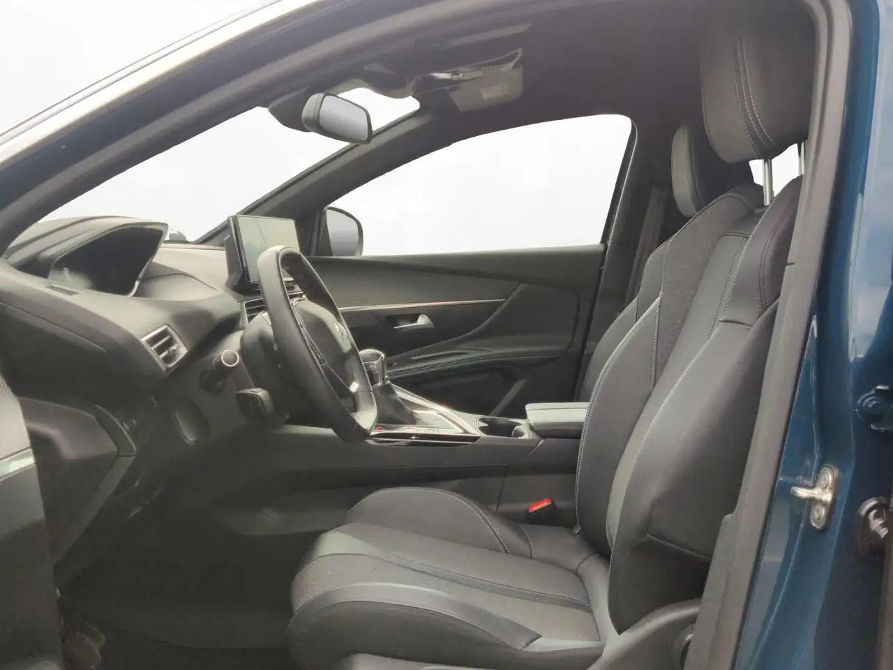 Peugeot 3008 Allure Pack PT 130 Kamera PDC Navi SHZ — Galería del vehículo 9