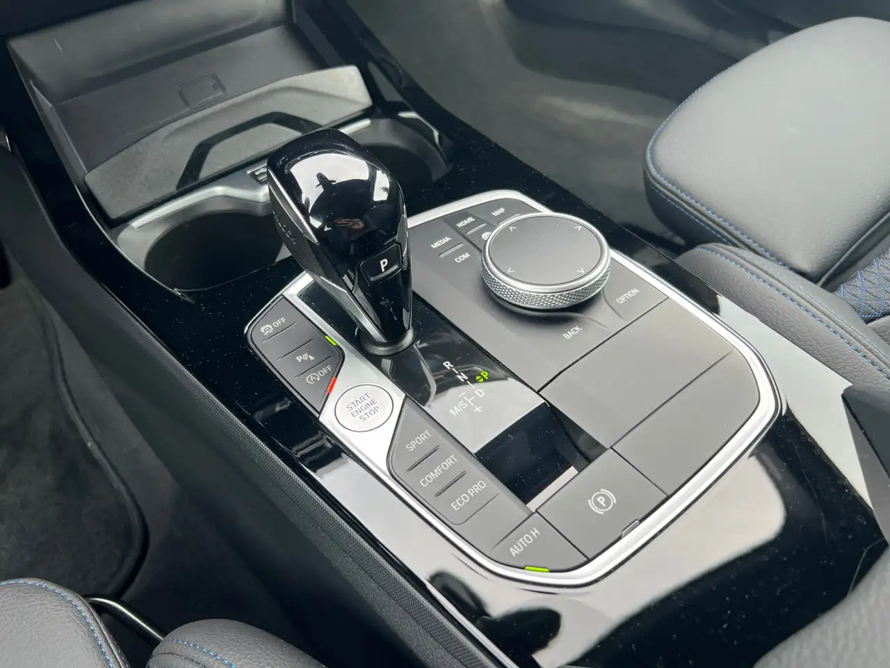 BMW 218 i Gran Coupe M Sport ACC/HUD/HIFI/ADAPTLED/RFK — Galerie du véhicule 8