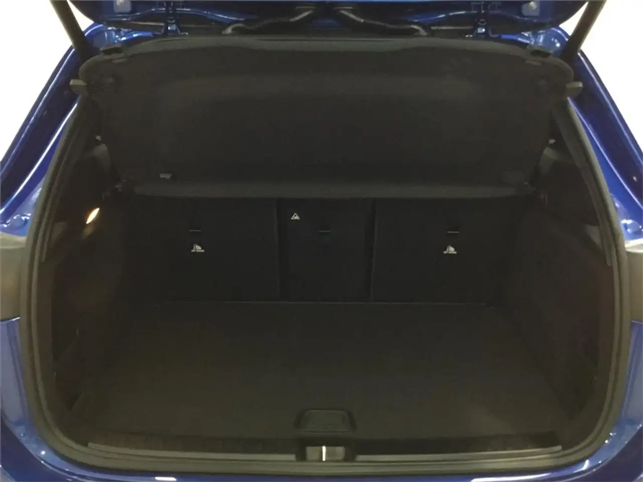 Mercedes-Benz GLA 200 D — معرض صور السيارة 13