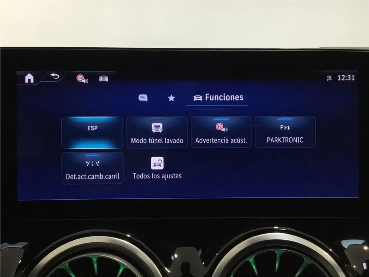 Mercedes-Benz GLA 200 D — معرض صور السيارة 24