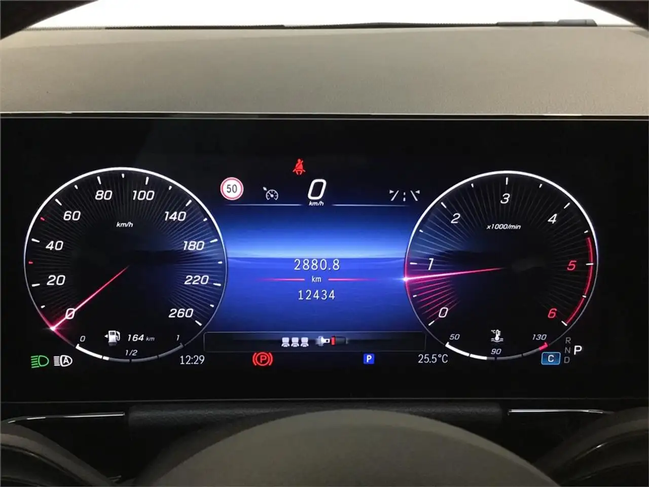Mercedes-Benz GLA 200 D — معرض صور السيارة 14