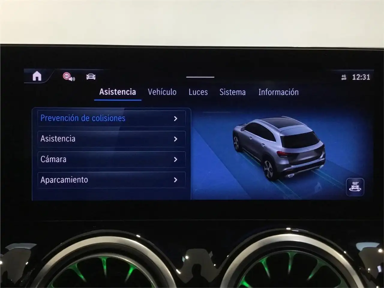 Mercedes-Benz GLA 200 D — معرض صور السيارة 25