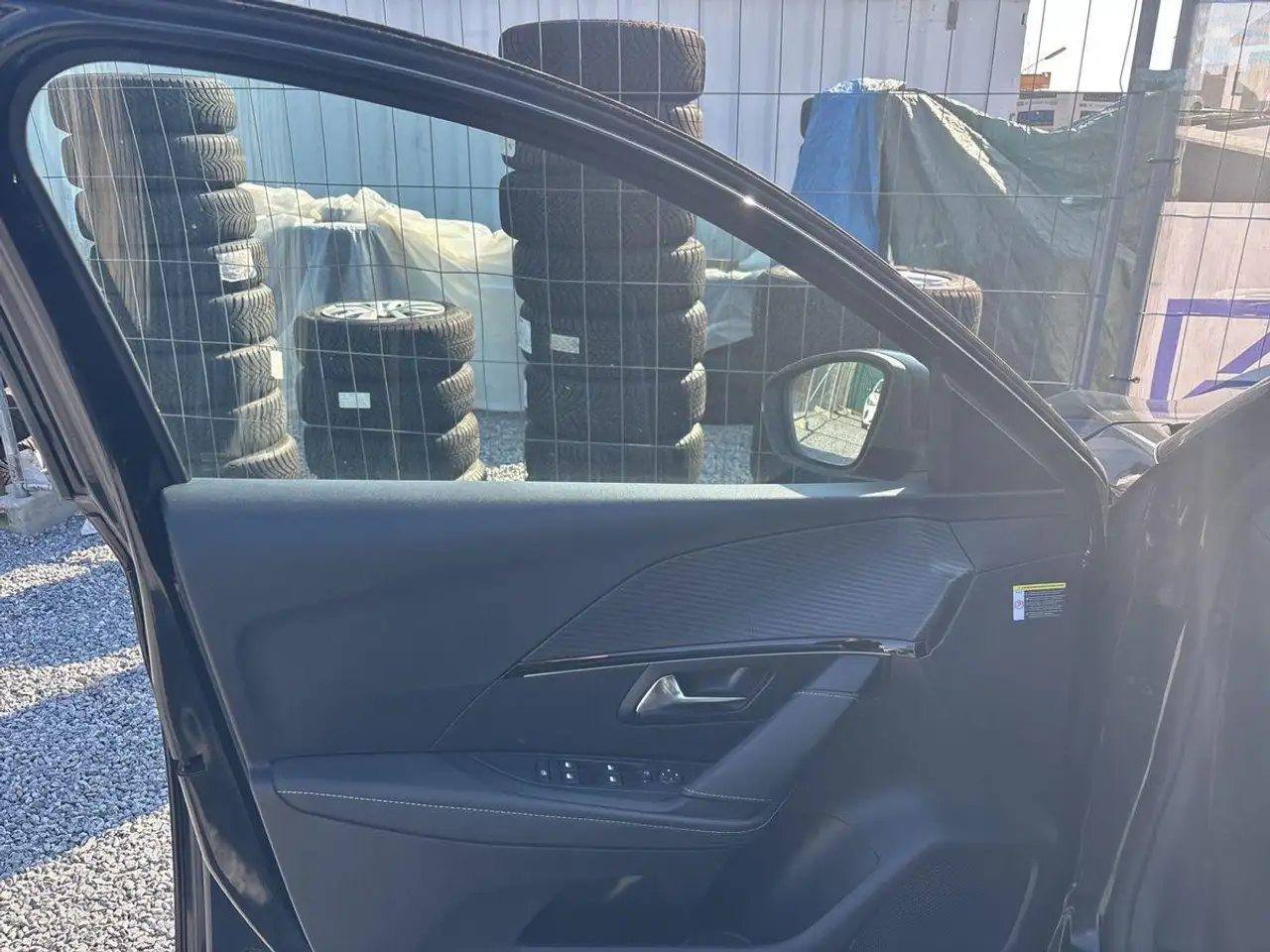 Peugeot 208 GT PureTech 130 EAT8 — Vehicle gallery 10