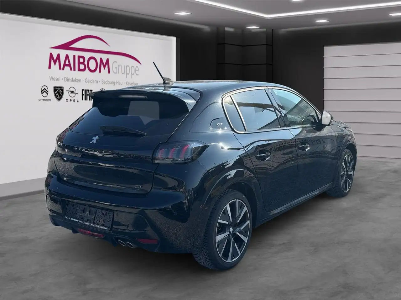 Peugeot 208 GT PureTech 130 EAT8 — Vehicle gallery 4