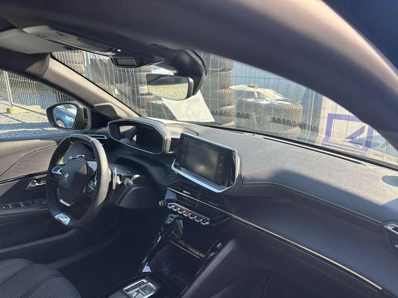 Peugeot 208 GT PureTech 130 EAT8 — Vehicle gallery 16