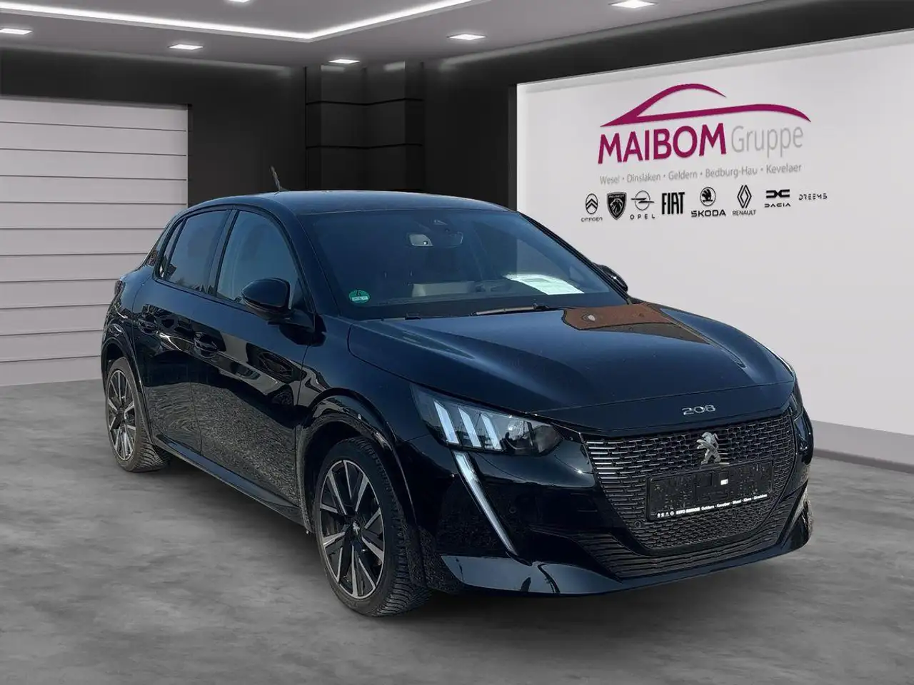 Peugeot 208 GT PureTech 130 EAT8 — Vehicle gallery 2