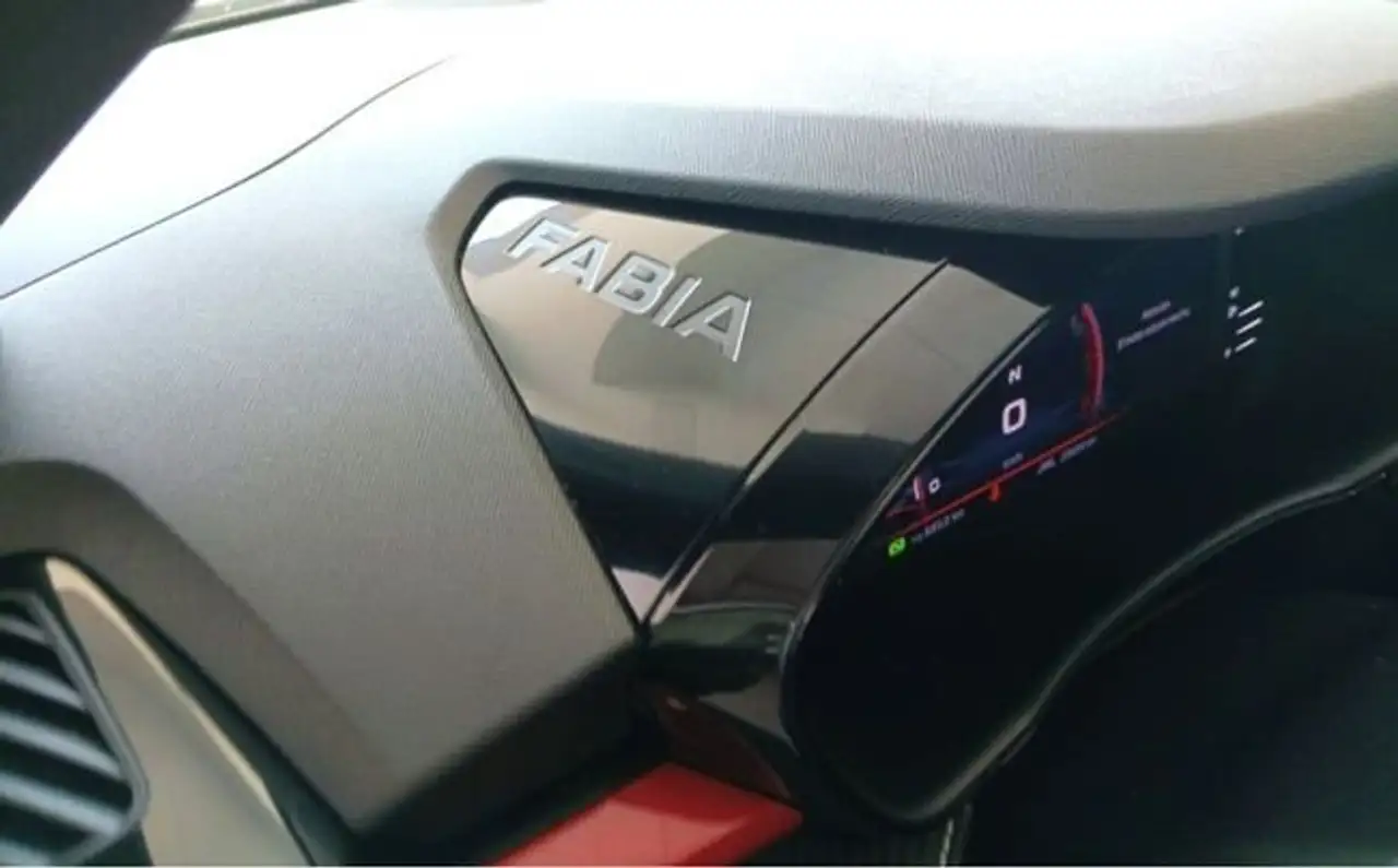 Skoda Fabia Monte Carlo 1.0 TSI 85 kW (115 CV) DSG (PJ37LD21) — معرض صور السيارة 13