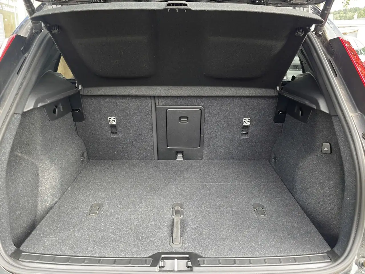 Volvo XC40 XC 40 Core 2WD Bluetooth Navi LED Klima — Galería del vehículo 15