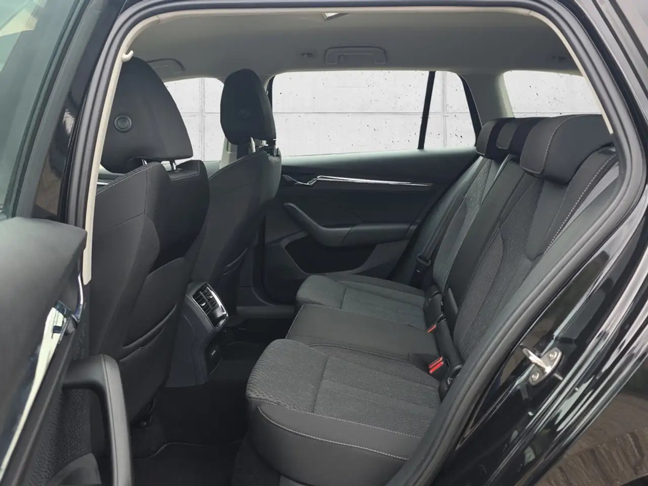Skoda Octavia 1.5 TSI Sel. Plus ACC HUD LED KAMERA — معرض صور السيارة 11